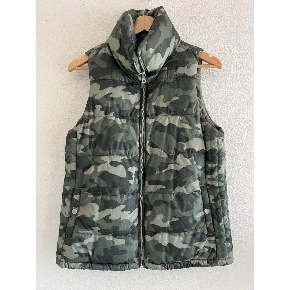 Old Navy Womens Small Green Camo Quilted Puffer Vest Fleece Lined Full Zip